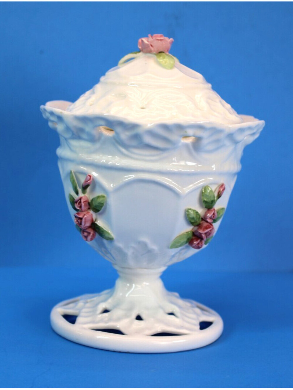 Vtg Porcelain Lidded Pedestal Trinket Potpourri Box 5.5" Vented Lattice Cottage